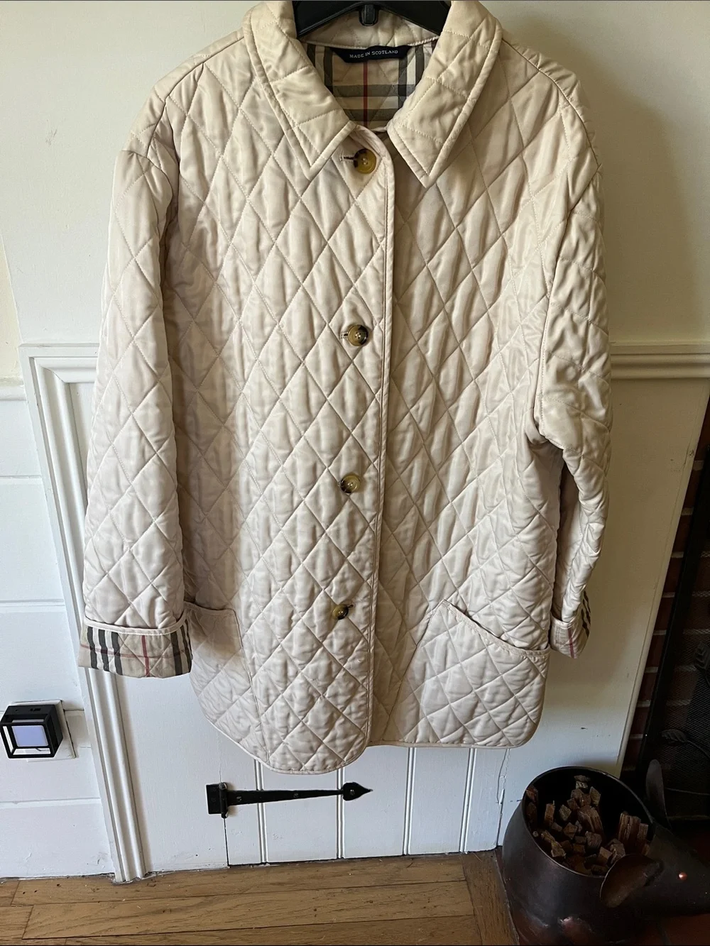 Burberry quilted tan jacket - Picture 1 of 7